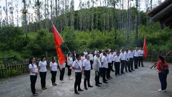 調(diào)整大小 7.1、參觀抗聯(lián)聯(lián)絡(luò)站呂老媽媽家.JPG